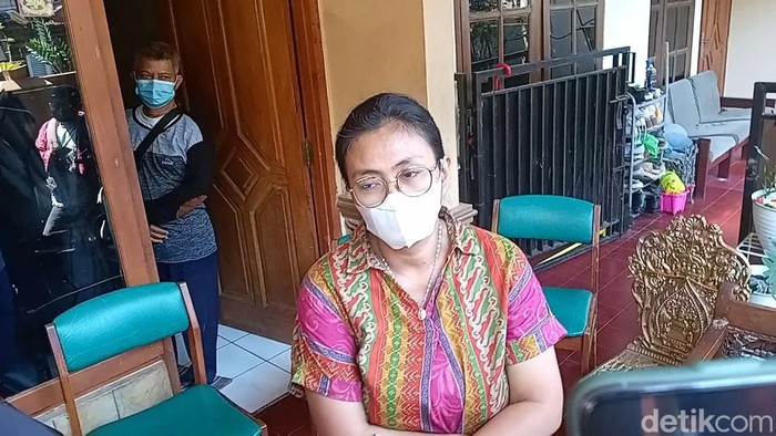 Istri PNS Bapenda Semarang, Paulus Iwan Boedi Prasetyo, Onee.