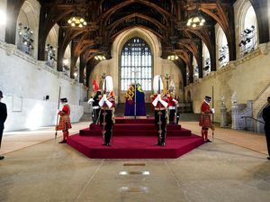 Melihat Tempat Persemayaman Terakhir Ratu Elizabeth II di Westminster Hall