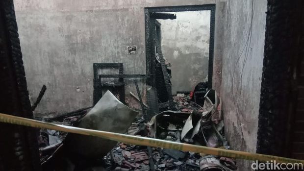 Kondisi rumah yang dibakar jukir di Jogja.
