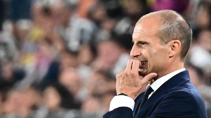 Juventus Italian coach Massimiliano Allegri reacts during the UEFA Champions League Group H football match between Juventus and Benfica on September 14, 2022 at the Juventus stadium in Turin. (Photo by Vincenzo PINTO / AFP) (Photo by VINCENZO PINTO/AFP via Getty Images)