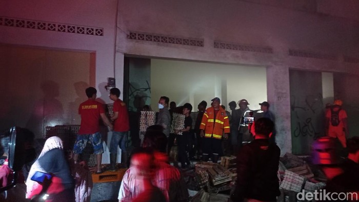 Kebakaran di ruko sekitar pasar Cikurubuk Kota Tasikmalaya.