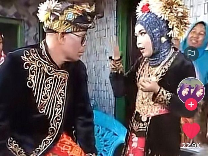 Kisah pernikahan beda usia di Lombok viral di media sosial. Kisah pernikahan beda usia di Lombok viral di media sosial.