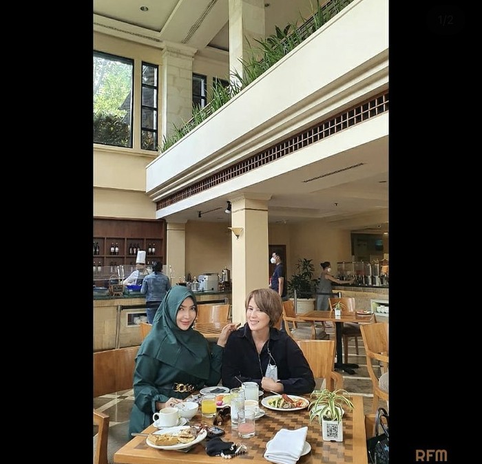 Kulineran dan Momen Masak Seru Roro Fitria