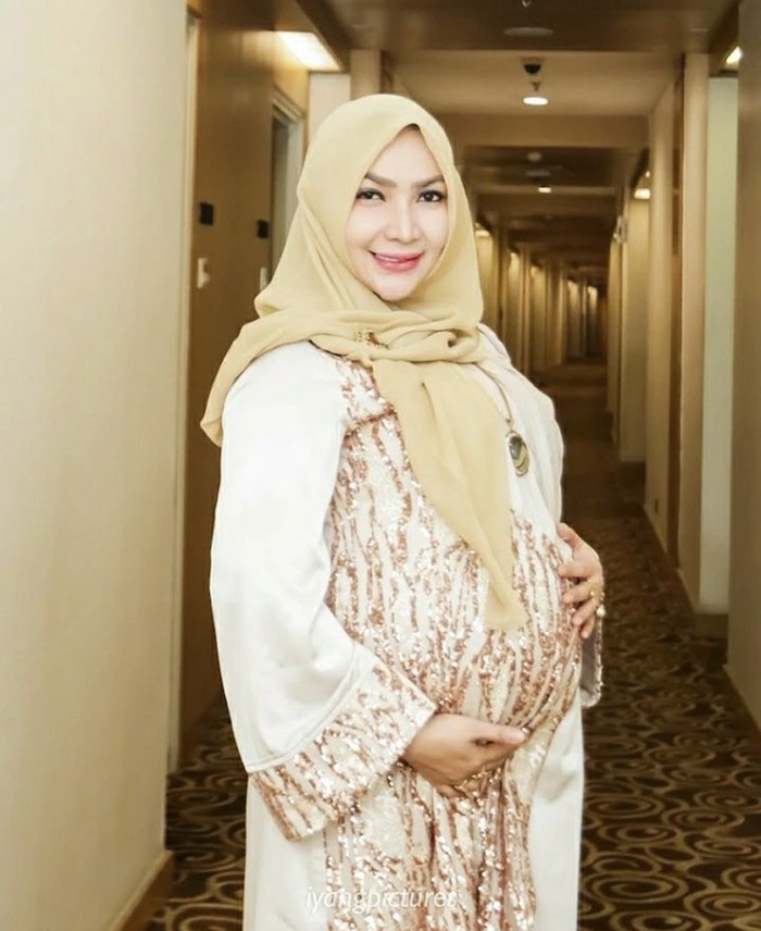 Kulineran dan Momen Masak Seru Roro Fitria Kulineran dan Momen Masak Seru Roro Fitria