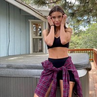 Lana Rhoades terbilang vokal membicarakan sisi gelap industri pornografi. Wanita yang jadi bintang film dewasa di usia 19 tahun ada sisi gelap dan efek buruk dari industri yang telah membesarkan namanya itu. Dia bahkan mengaku menyesal pernah tenggelam di dunia pornografi.