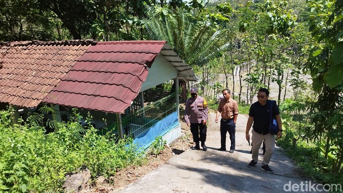 Lokasi kejadian truk kesasar sampai di TPU Bulu, Dusun Bogosari, Desa Pringsari, Kecamatan Pringapus, Kabupaten Semarang. Foto diambil Kamis (15/9/2022).