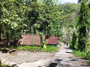 A-Z Truk Nyasar Masuk Kuburan, Sopir Ngaku Habis Antar 2 Wanita Cantik