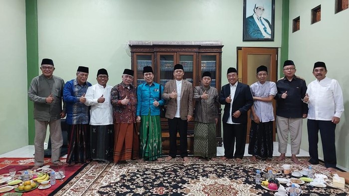 Mardiono Sowan ke Kiai