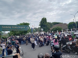 Demo BBM Jogja Dipusatkan di Titik Nol, Jalan Malioboro Ditutup Sore Ini