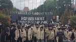 Massa Mahasiswa Demo Kenaikan BBM di Bundaran UGM