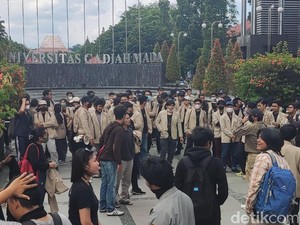 Massa Demo BBM di Bundaran UGM Mulai Bergerak Menuju Malioboro
