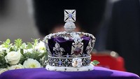 Imperial State Crown memiliki beberapa permata paling bersejarah. Salah satunya potongan berlian Cullinan, yang dikenal sebagai Second Great Star of Africa. (Daniel Leal/Pool Photo via AP).