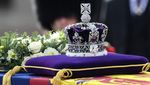 Melihat dari Dekat Mahkota Bertabur Permata Ratu Elizabeth II