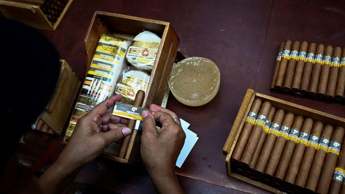 A worker stamps a cigar at the Cohiba factory in Havana, on September 8, 2022. - Cohiba cigars, the most exclusive and demanded of Cuban cigars, celebrate from today until Friday their 55th anniversary as icons of Cuba's tobacco industry and the most emblematic brand worldwide of the Habanos S.A. Corporation. (Photo by YAMIL LAGE / AFP) (Photo by YAMIL LAGE/AFP via Getty Images)