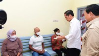 Selain BLT BBM, Presiden Jokowi juga menyerahkan bantuan lain berupa sembako dan BLT kepada peserta program keluarga harapan (PKH). Foto: Muchlis Jr - Biro Pers Sekretariat Presiden