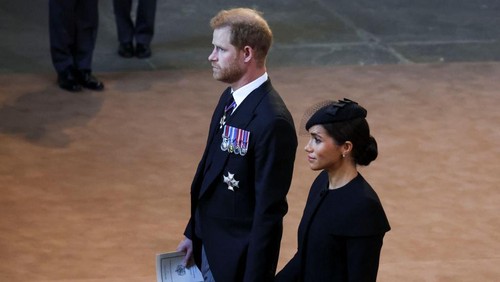 LONDON, ENGLAND - SEPTEMBER 14: Prince Harry and Meghan, Duchess of Sussex walk as procession with the coffin of Britains Queen Elizabeth arrives at Westminster Hall from Buckingham Palace for her lying in state on September 14, 2022 in London, United Kingdom. Queen Elizabeth IIs coffin is taken in procession on a Gun Carriage of The Kings Troop Royal Horse Artillery from Buckingham Palace to Westminster Hall where she will lay in state until the early morning of her funeral. Queen Elizabeth II died at Balmoral Castle in Scotland on September 8, 2022, and is succeeded by her eldest son, King Charles III. (Photo by Phil Noble - WPA Pool/Getty Images)