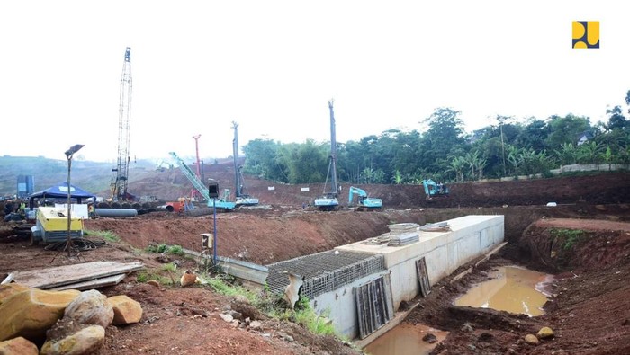 Pekerjaan Tol Cisumdawu yang Ditargetkan Beroperasi Oktober 2022 Pekerjaan Tol Cisumdawu per Juni yang Ditargetkan Beroperasi Oktober 2022