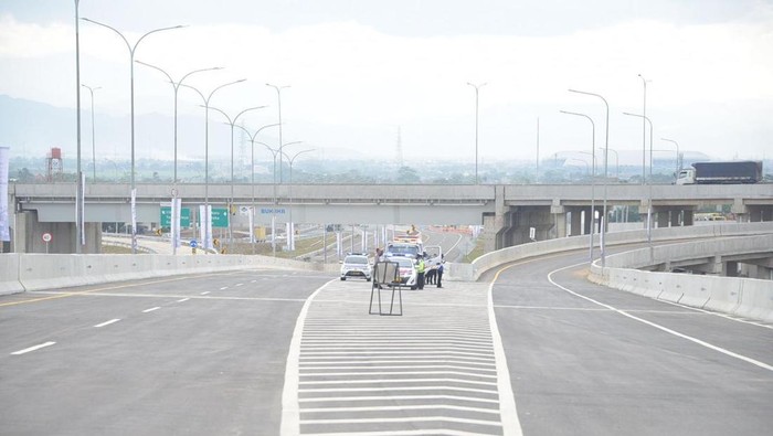 Pekerjaan Tol Cisumdawu yang Ditargetkan Beroperasi Oktober 2022 Pekerjaan Tol Cisumdawu per Juni yang Ditargetkan Beroperasi Oktober 2022