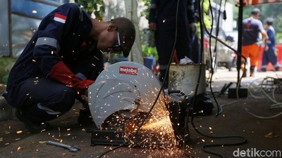 Melihat Warga yang Berlatih Ngelas, Buat Apa?