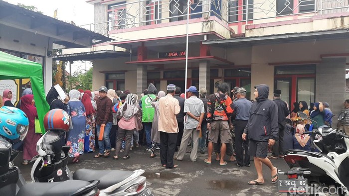 Pembagian BLT BBM di Tasikmalaya