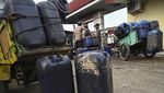 Pasca kenaikan BBM, Begini Suasana Nelayan Jakarta Antre Isi Solar
