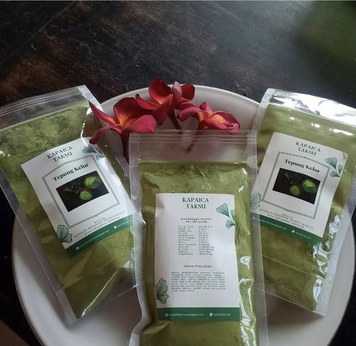 Pemerintah Desa Lokapaksa, Kecamatan Seririt, Kabupaten Buleleng mengembangkan budidaya daun kelor menjadi olahan teh kelor dan tepung kelor sebagai ikon baru.