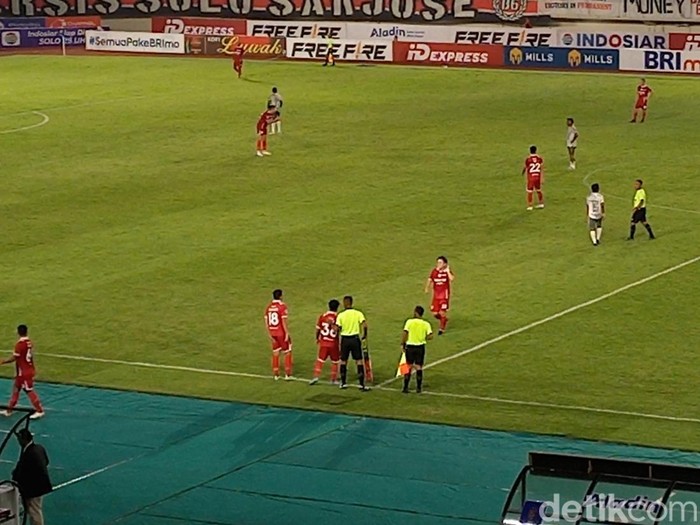 Pertandingan Persis Solo melawan Bali United di Stadion Manahan Solo, Kamis (15/9/2022) malam.