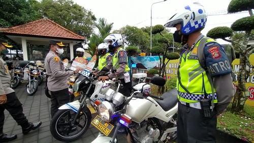 Polres Jembrana melalukan pemeriksaan terhadap ratusan kendaraan dinas satuan kepolisian setempat untuk persiapan pengamanan G20.