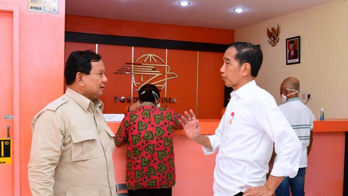 Presiden Jokowi (kanan) dan Menhan Prabowo (kiri). (Biro Pers Sekretariat Presiden)
