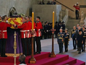 Jenazah Ratu Elizabeth di Westminster, Publik Beri Penghormatan Terakhir