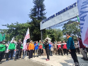 9 Federasi Buruh Sampaikan Tolak Harga BBM Naik ke Pemkot Depok