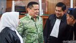 Senyum dan Jempol Irjen Napoleon Jelang Vonis Kasus Aniaya M Kace