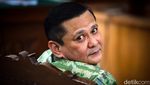 Senyum dan Jempol Irjen Napoleon Jelang Vonis Kasus Aniaya M Kace