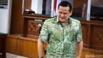 Senyum dan Jempol Irjen Napoleon Jelang Vonis Kasus Aniaya M Kace