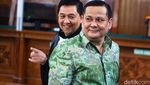 Senyum dan Jempol Irjen Napoleon Jelang Vonis Kasus Aniaya M Kace