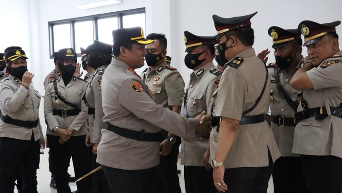 Serahterima jabatan 3 kapolsek di Polres Bogor yang dimutasi.