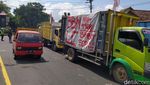Momen Sopir Truk Demo Tolak Kenaikan Harga BBM di Magelang
