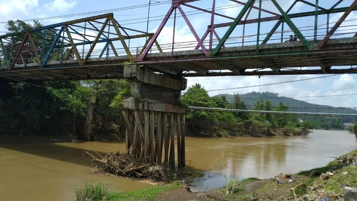 Tiang Penyangga Jembatan Baru Di Kota Banjar Patah 0656