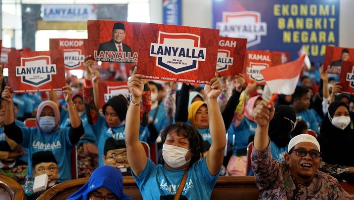 Tretan Madura Kompak Dukung LaNyalla Nyapres di 2024 Dukungan terhadap Ketua Dewan Perwakilan Daerah (DPD) Republik Indonesia, AA LaNyalla M Mattalitti semakin massif dan terus berdatangan dari berbagai daerah. Kali ini, giliran masyarakat Madura yang menyatakan dukungannya untuk LaNyalla The Next President RI 2024.