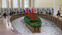 Xi Jinping dan Vladimir Putin berhadapan dalam pertemuan bilateral di sela-sela pertemuan multilateral SCO. 