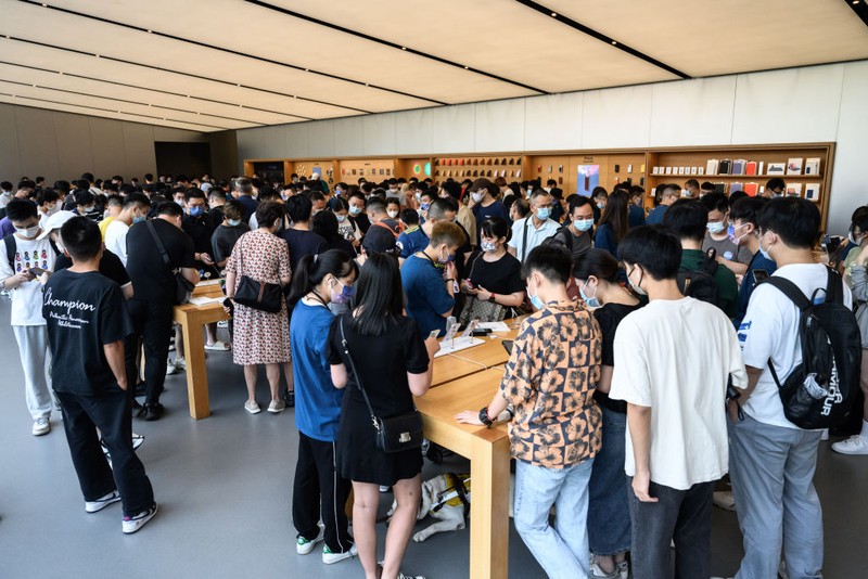 Antrean pembeli iPhone 14