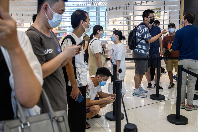 Antrean pembeli iPhone 14