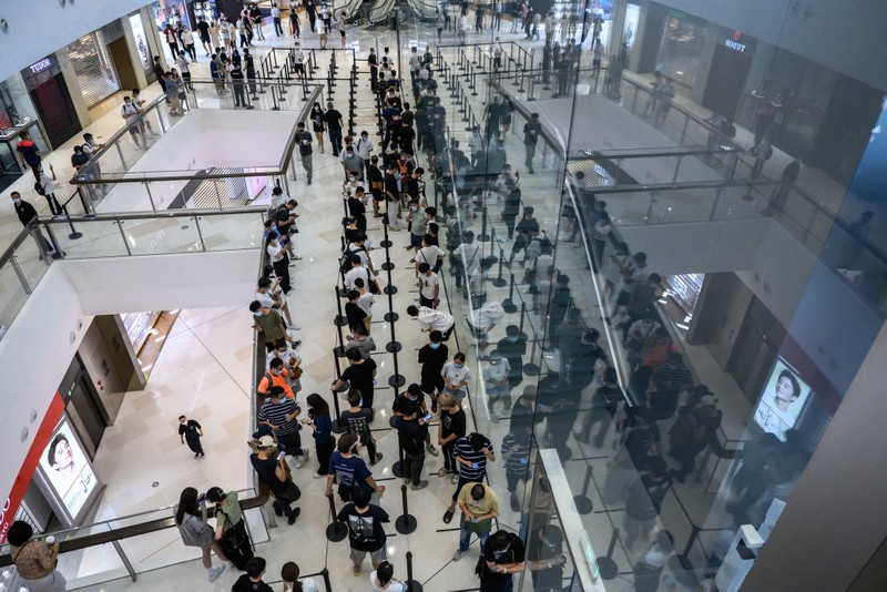 Antrean pembeli iPhone 14