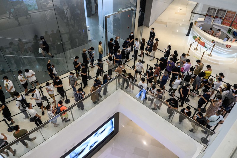 Antrean pembeli iPhone 14