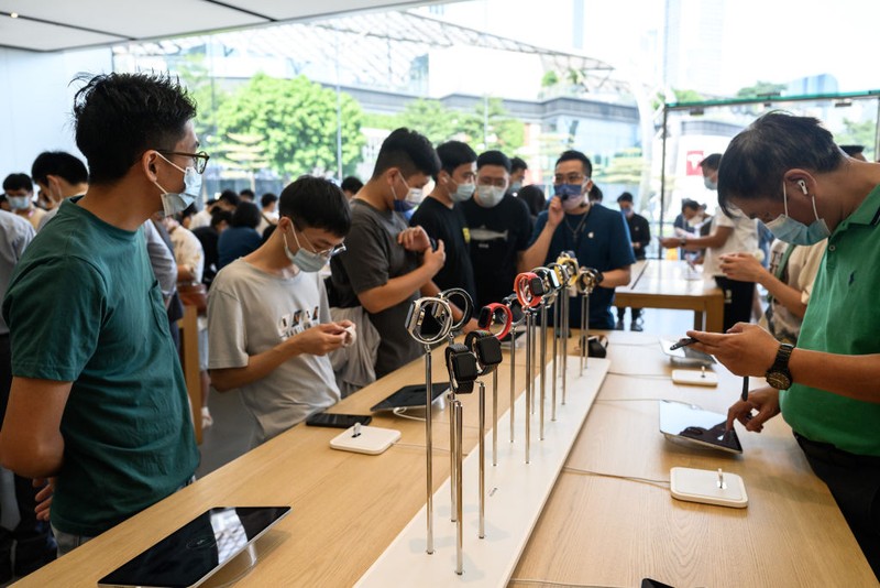 Antrean pembeli iPhone 14