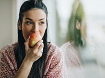 Sarapan Apel atau Kopi, Mana Lebih Sehat?