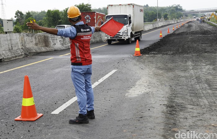 Begini Perawatan Tol Terpanjang di RI Tol Terbanggi Besar-Pematang Panggang-Kayu Agung (Terpeka) memiliki kontur tanah rawa menjadi salah satu tantangan dalam perawatannya.
