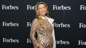 7 Gaya Blake Lively Perdana Pamer Baby Bump, Hamil Anak Ke-4