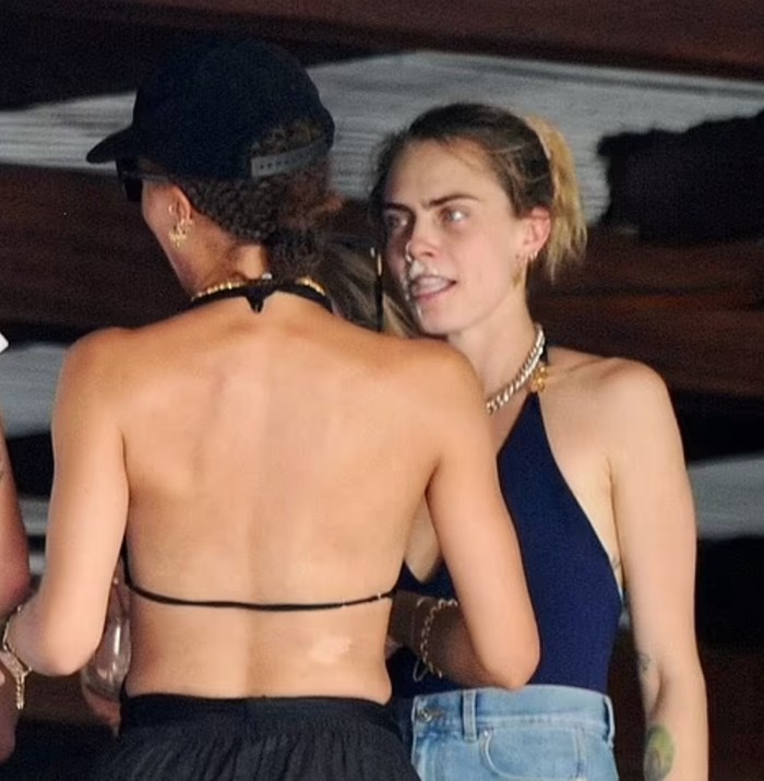 Cara Delevingne Bikin Margot Robbie Nangis, Tunjukkan Sikap Aneh
