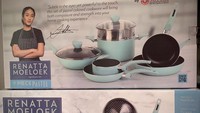 Demi mendukung banyak orang masak di rumah, chef Renatta juga mengeluarkan produk wajan. Kolaborasinya bersama Supra berupa aneka wajan berwarna pastel.